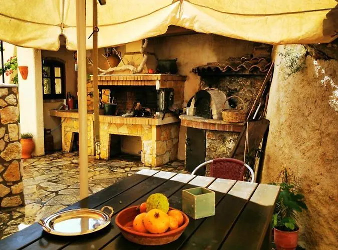 Felicita Daire Paleokastritsa